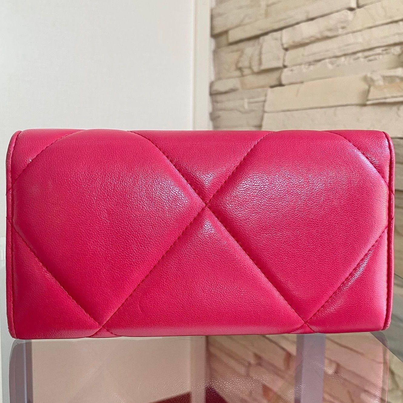 CHANEL 19 マトラッセ ラム 長財布 ロングフラップウォレット ピンク系 CHANEL 19 マトラッセ ラム 長財布 フラップウォレット ピンク