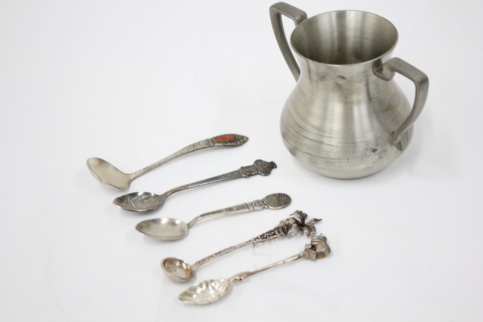 景德鎮60 年代輸出品，金綠彩蝶花鳥柄大碗3個，直径11.5Cm，高さ5.6Cm