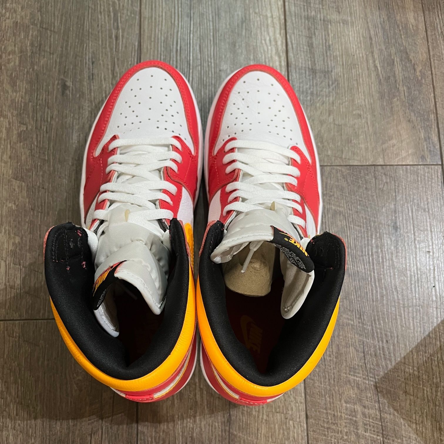 美品 国内正規 NIKE AIR JORDAN 1 RETRO HIGH OG LIGHT FUSION RED 