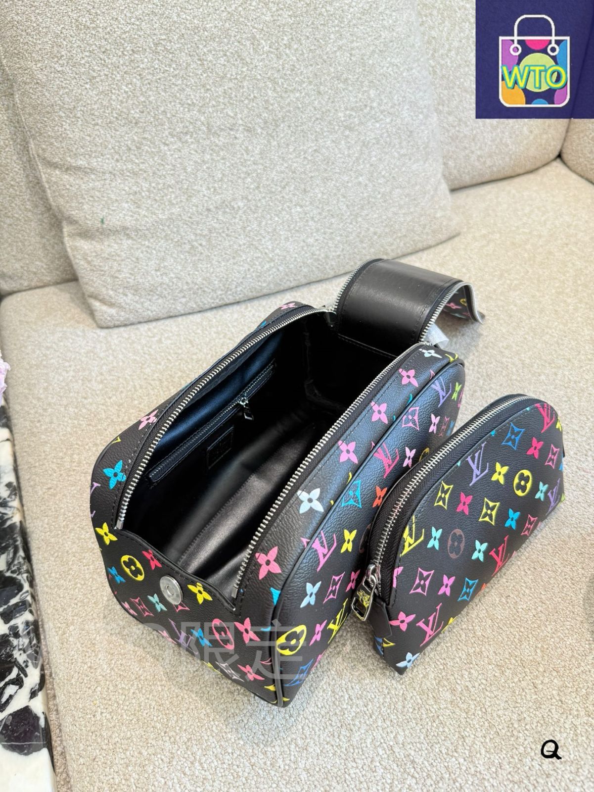 【旅行にもOK♪】Louis Vuitton★トイレタリー・バッグ 可愛いフラワー】Louis Vuitton×村上隆 トイレタリーバッグ