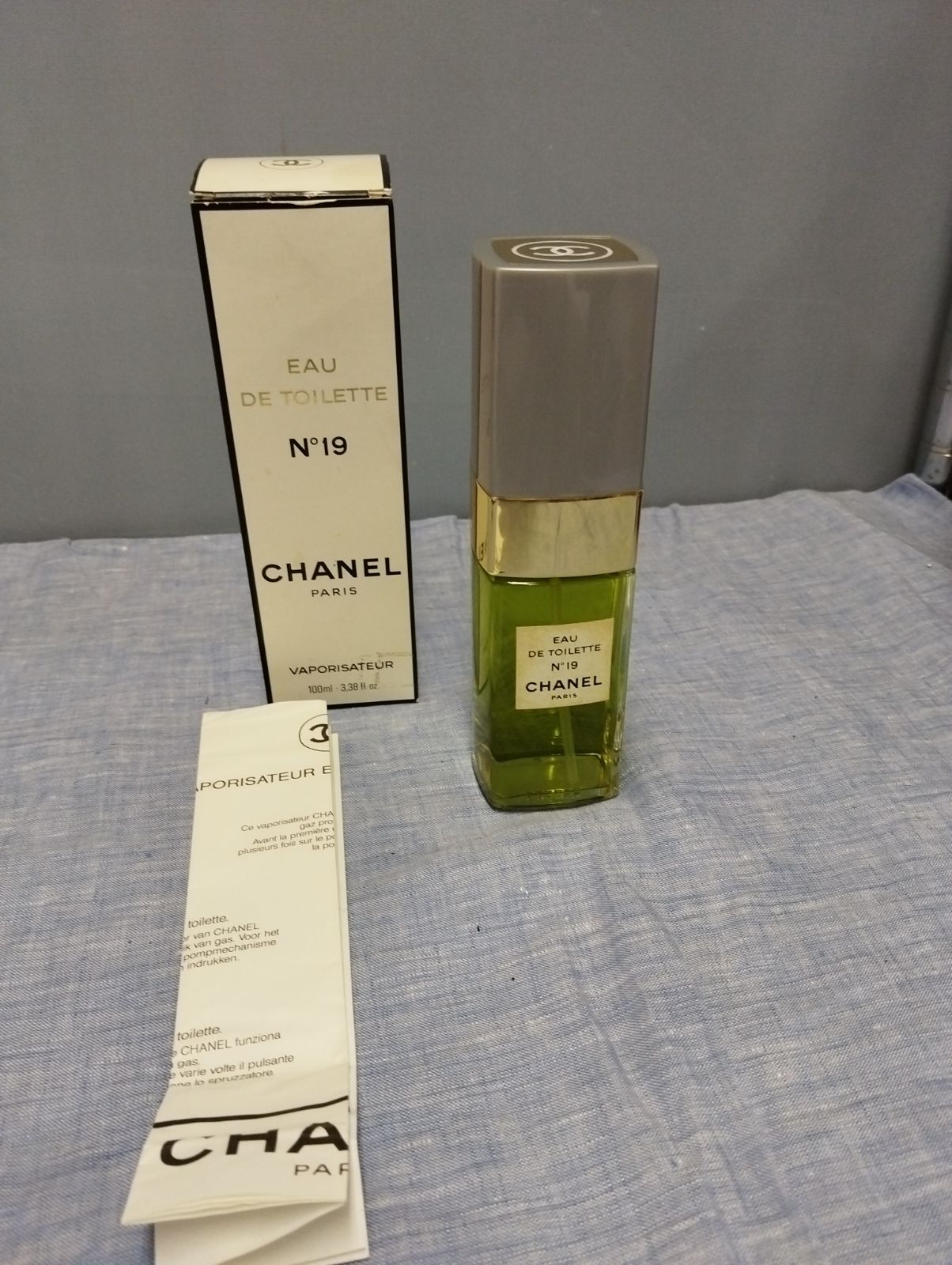 CHANEL／シャネル N°19 オードトワレ ヴァポリザター 100ml C972 