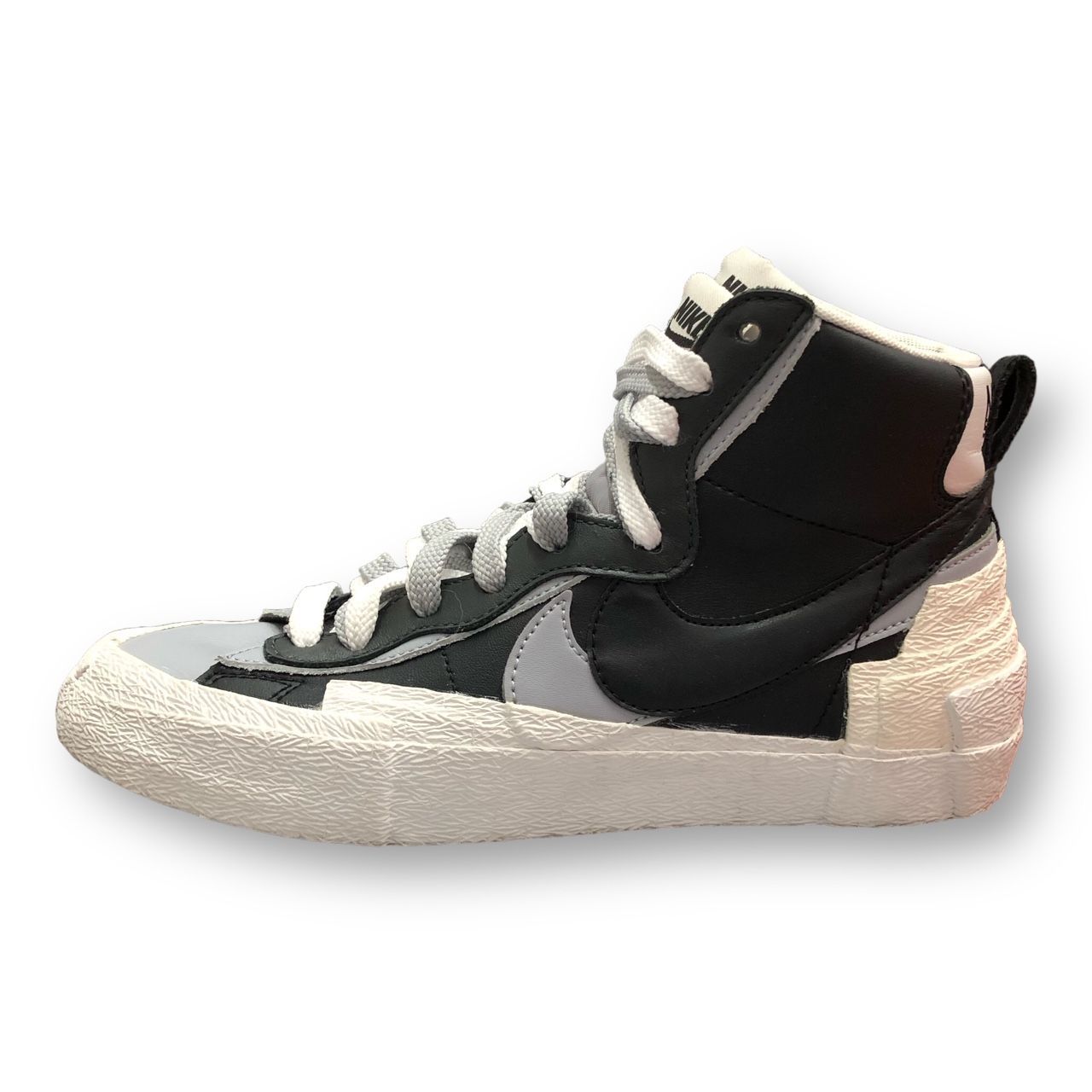 sacai NIKE BLAZER MID BLACK WOLF GREY / WHITE BV0072-002 コラボ  