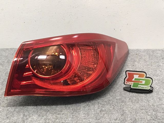スカイライン V37/YV37/HV37/HNV37/ZV37 純正 前期 右 テールランプ