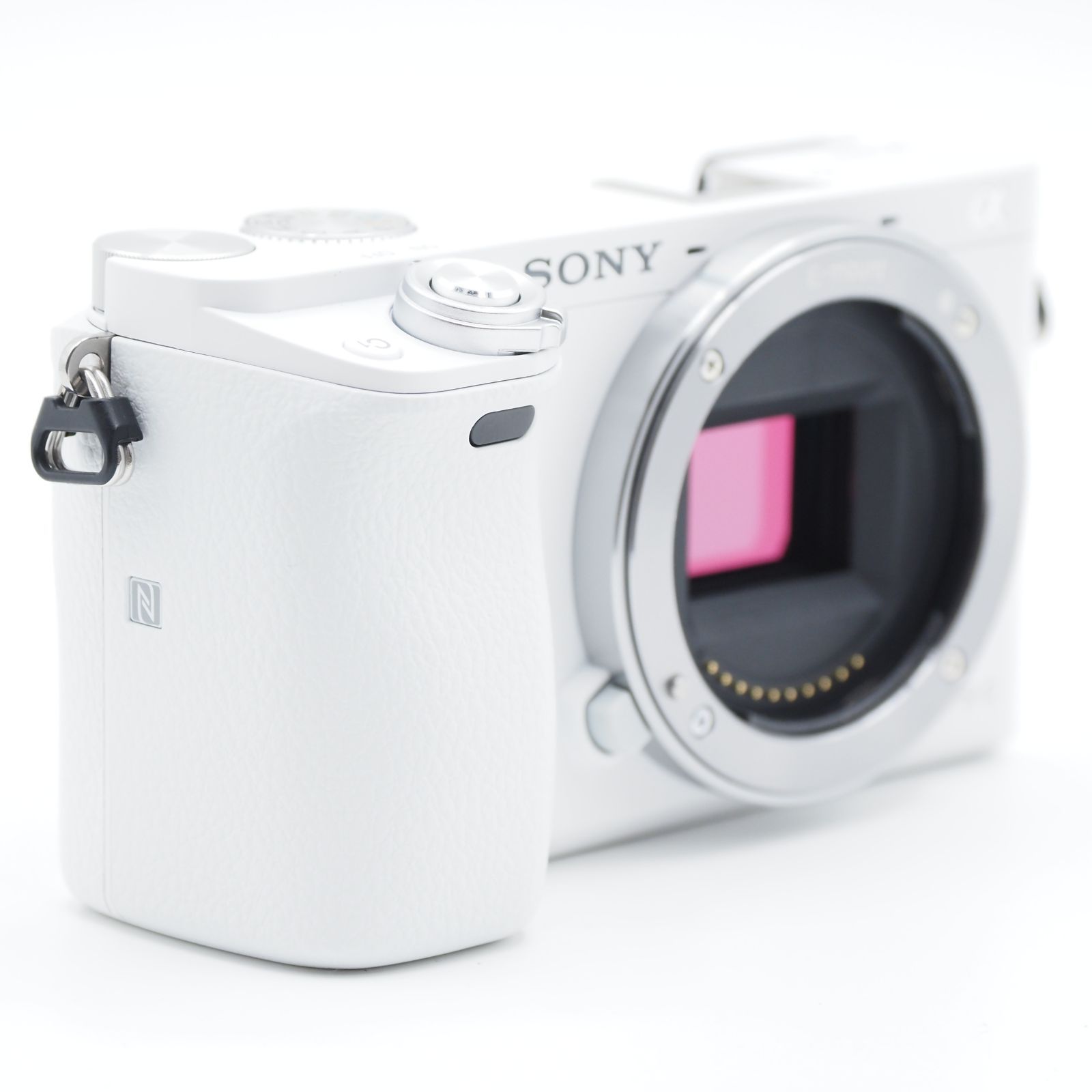 新品未使用　SONY α6000 ミラーレス一眼カメラ ホワイト Amazon | SONY(ソニー) ミラーレス一眼 α6000 ボディ ホワイト