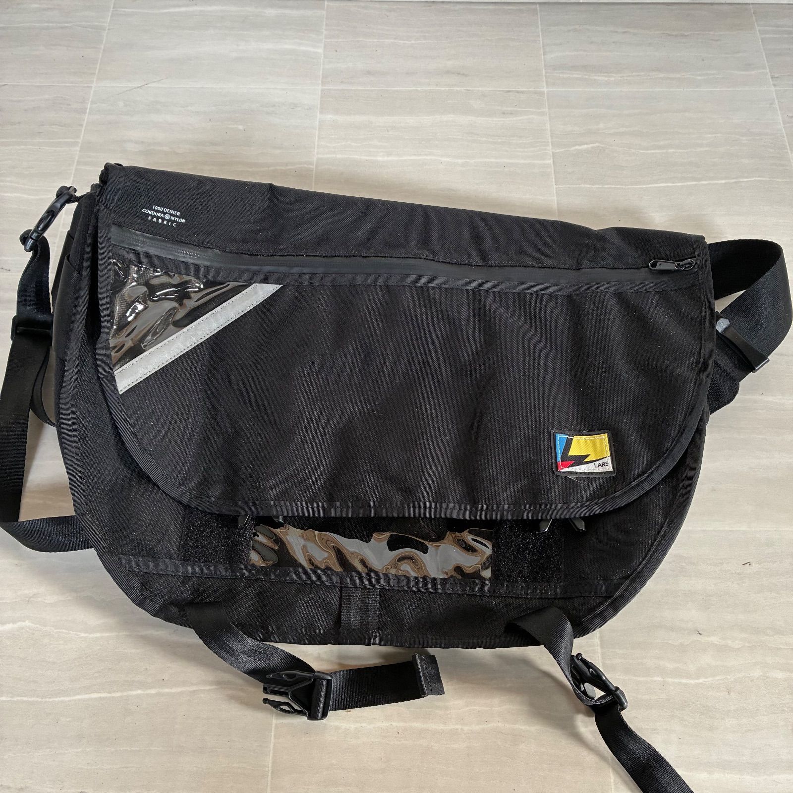 LARS ラーズ　メッセンジャーバッグ　ブラック LARS メッセンジャーバッグ LARS ラーズ メッセンジャーバッグ