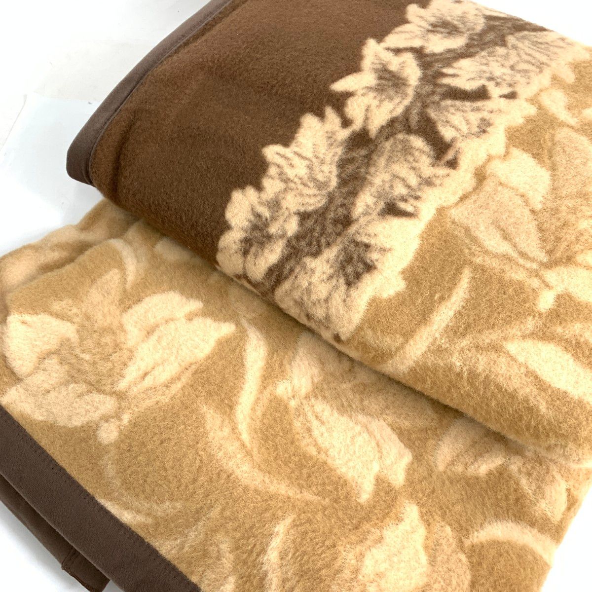 新品イヴサンローランYVESAINTLAURENTカシミヤ入純毛毛布 2枚組 美品 YvesSaintLaurent(YSL) イヴサンローラン YSL ロゴ刺繍 花