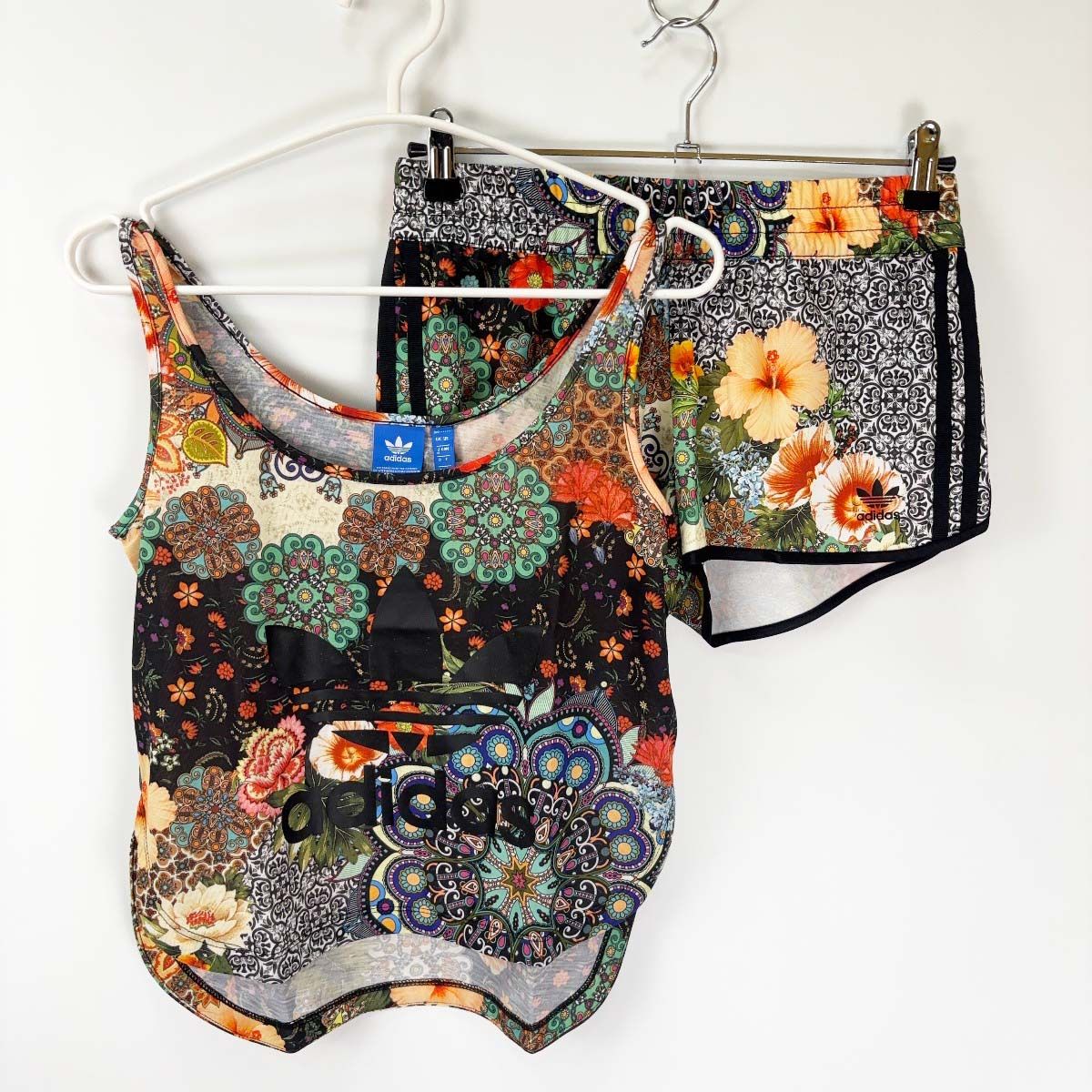 美品　adidas アディダス　ファームカンパニー セットアップ　花柄　Mサイズ 美品 adidas 花柄 ジャージ ファームカンパニーコラボ - メルカリ