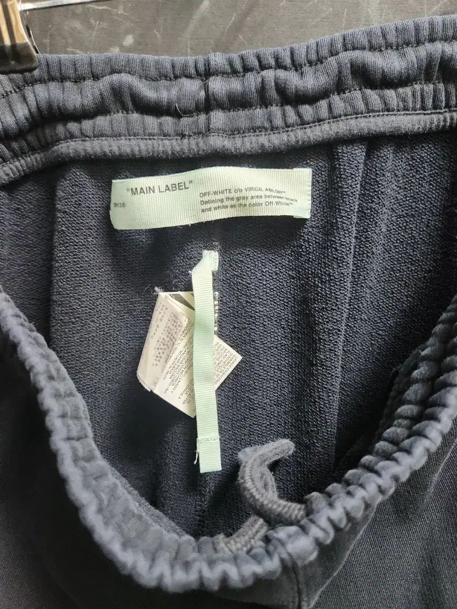 Off-White オフホワイト