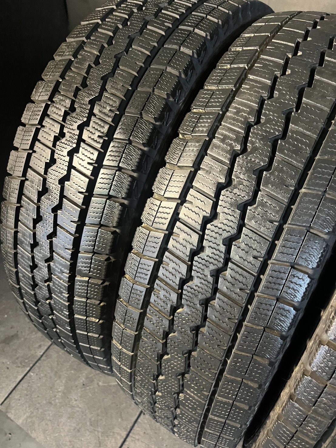 製 約9.3～9.8分山 ダンロップ DUNLOP ウィンターマックス WINTER MAXX SV01 スタッドレス 195 80R15 107 105L LT 4本 h_382 FFCRYSTALESIA_COM