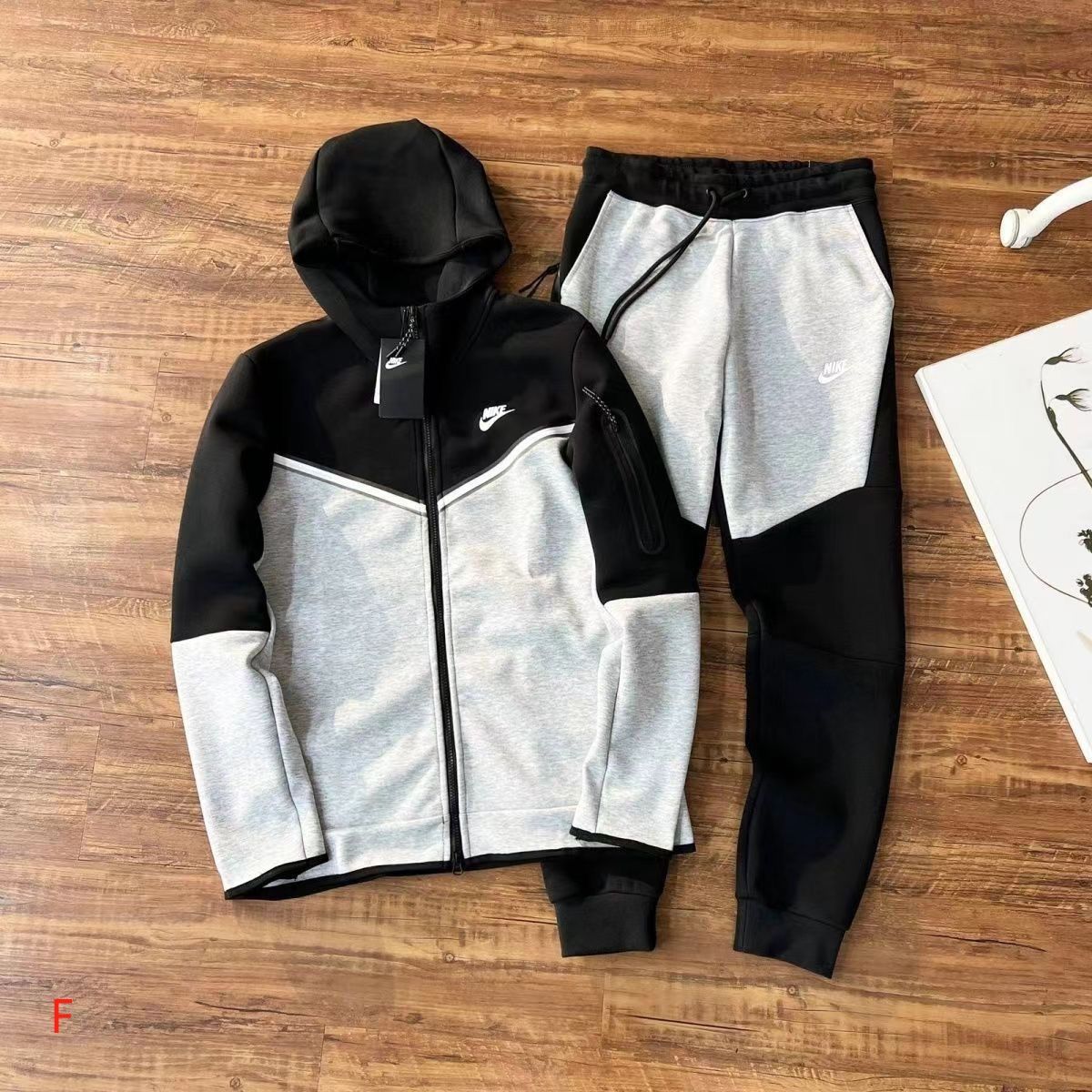 NIKE テックフリース Tech fleece スウェットセットアップ（NIKE