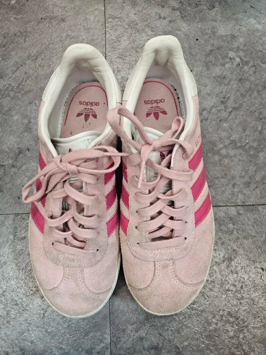 adidaskids（アディダスキッズ) ザ・オリジナルズ ガゼル ピンク （ SIZE ： 210 ）