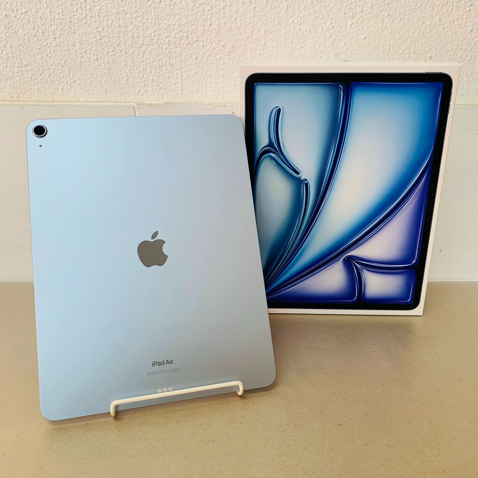 美品　iPad Air M2 MV283J/A ブルー 128GB 13インチ Wi-Fiモデル　付属品完備tC1761t80サイズ発送