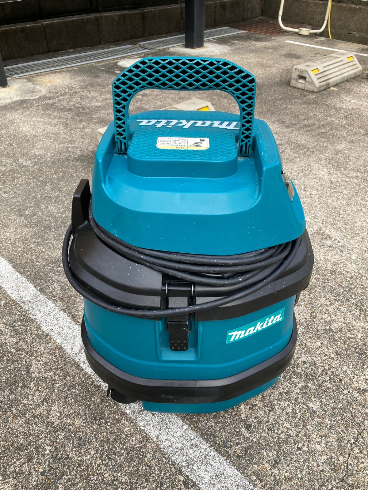 Makita 472 業務用集じん機 1050W Makita 472 業務用集じん機 1050W マキタ（makita） 集じん機