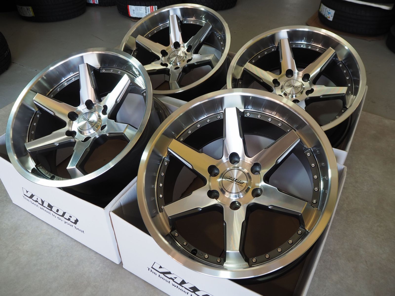 カスタムサイズ VALOR DCR 19inti 9.5J 6H139.7+8 ランクルプラド 