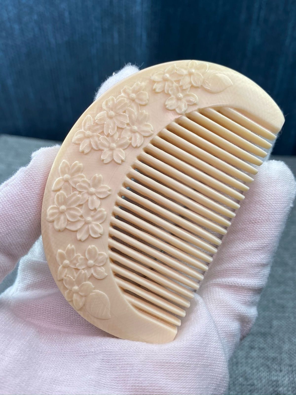 天然マンモス牙美しい手作り彫刻 一櫛百順 髪の櫛 天然マンモス牙美しい手作り彫刻 一櫛百順 髪櫛(25g) ヘアケア