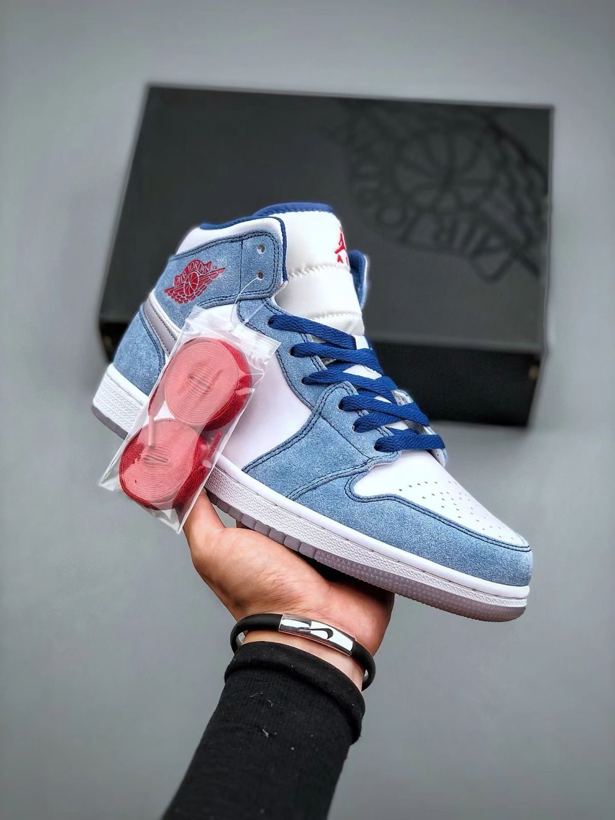 Air Jordan 1 Mid SE 'French Blue' DR6237-401