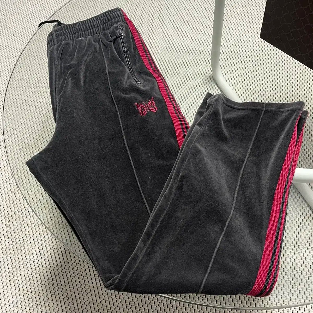 ニードルズ トラックパンツ ナローベルー チャコール xs