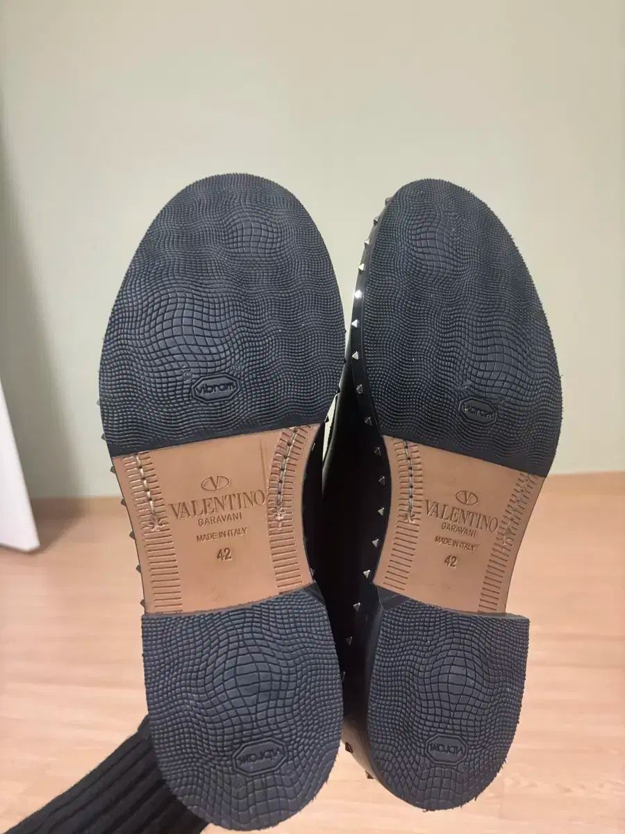 ヴァレンティノ ロックスタッズ 靴 42 サイズ