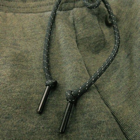緑 カーキ