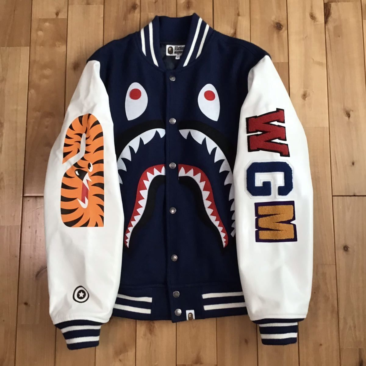 a bathing ape bape シャーク スタジャン L a bathing ape bape シャーク スタジャン L