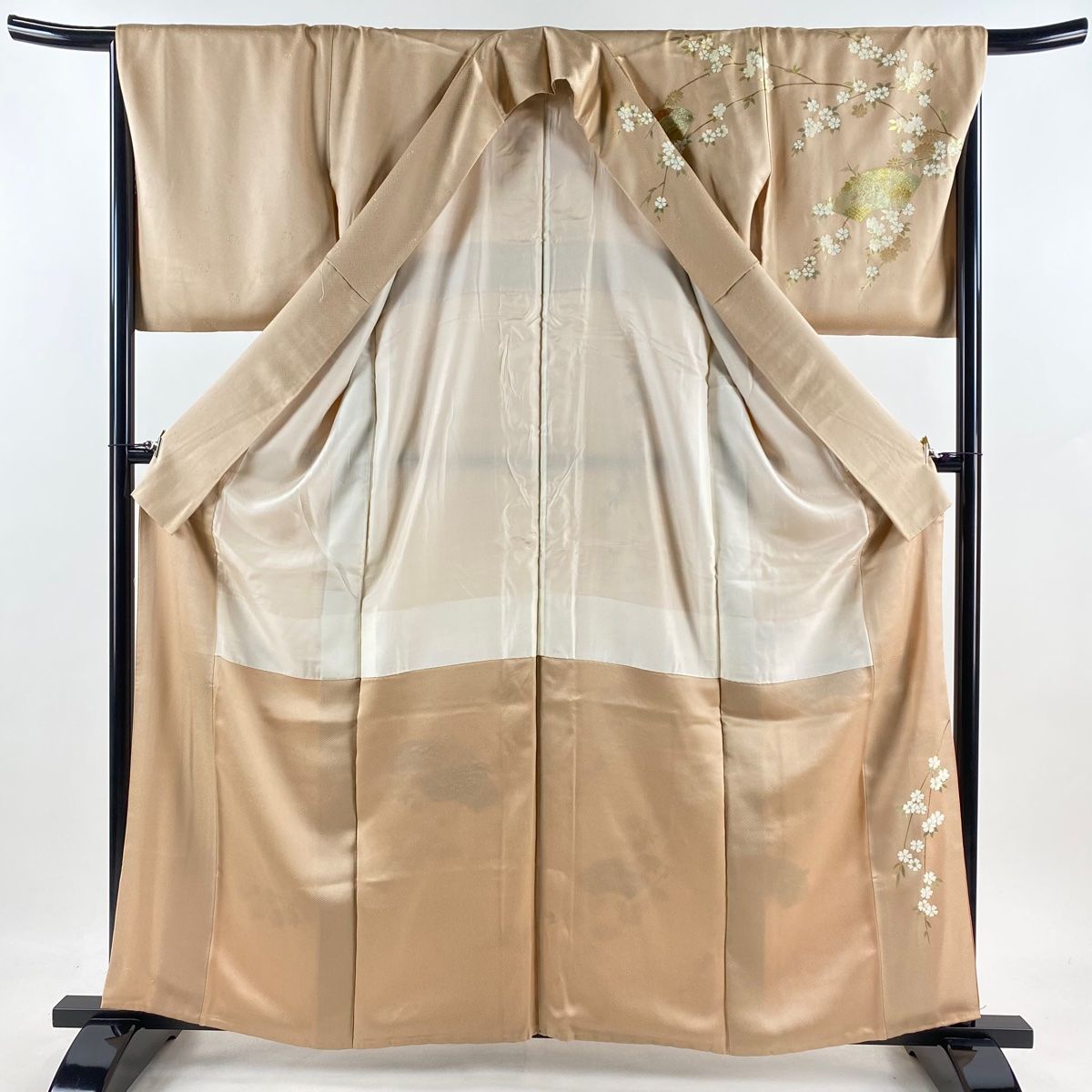 ピンクベージュ