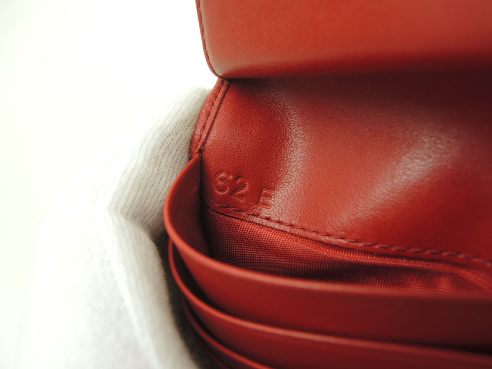 2つ折財布 62E
