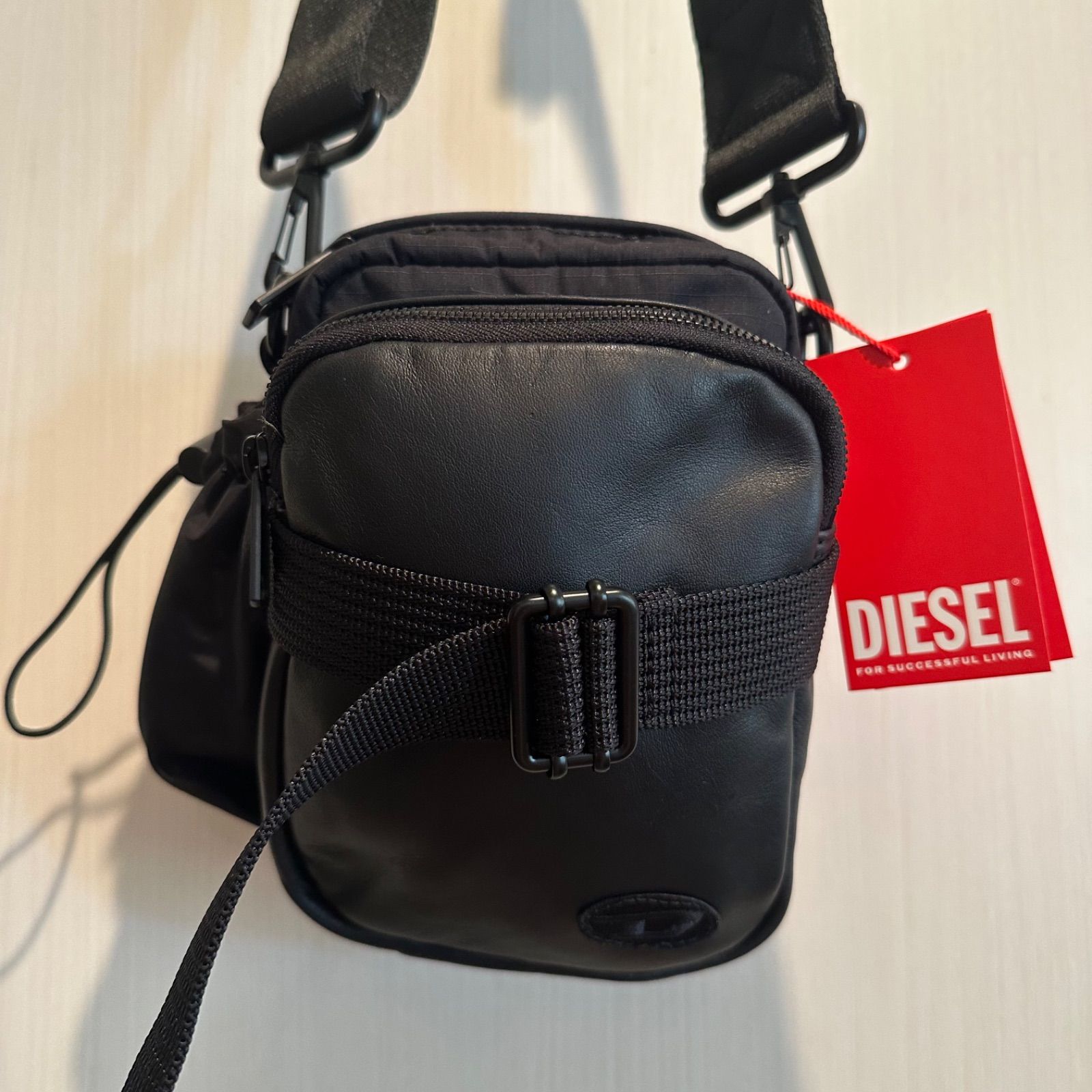 DIESELレザークロスボディバッグ黒 DIESEL (ディーゼル) レザー クロス ボディバッグ 1DR