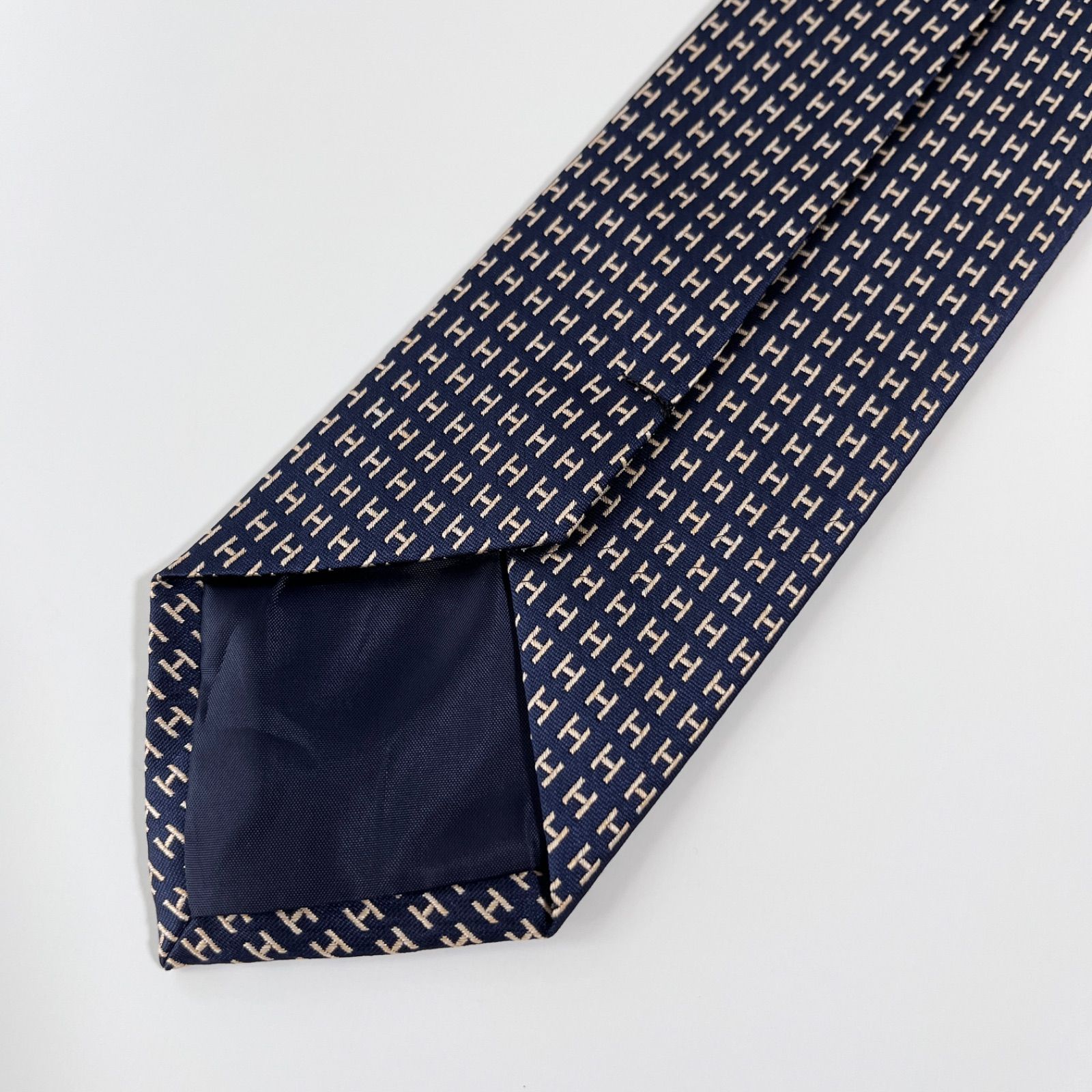 【美品】HERMES ネイビー ネクタイ　h柄 美品 HERMES エルメス ネクタイ シルク100% ダークネイビー H柄