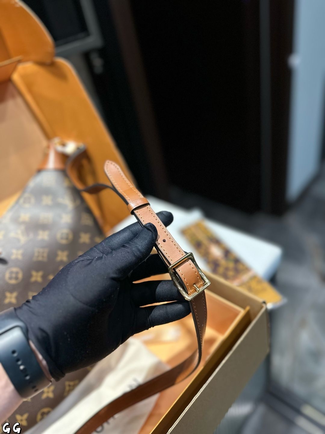 VUITTON スカーフ【新品未使用】 ギフトボックス、袋付き ❤️p 1680（ギフトボックス包装）❤️ Lvルイ・ヴィトンの