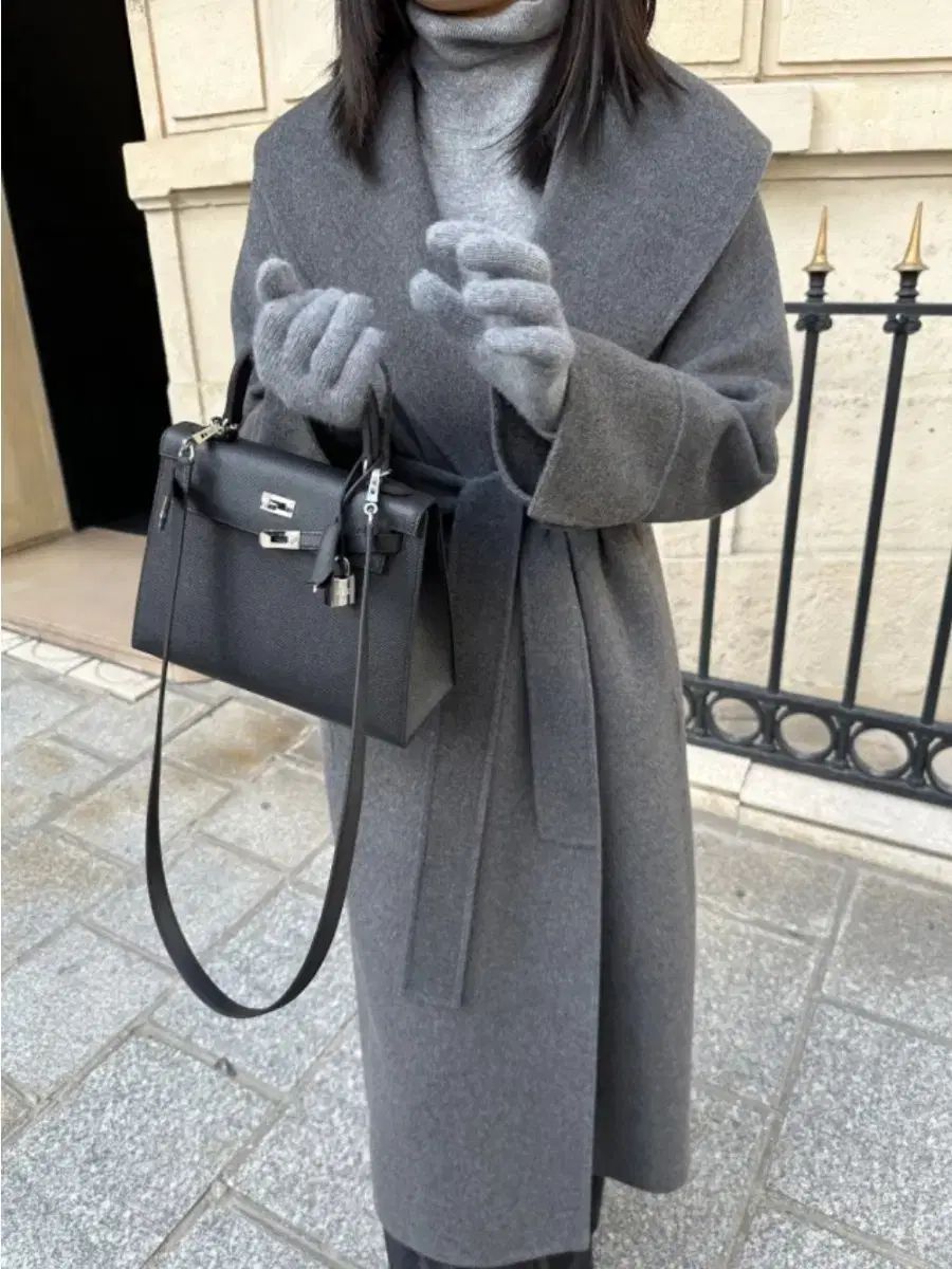 FENDI 大判 マロンベージュ × ブラック ロゴブランケット アルパカ