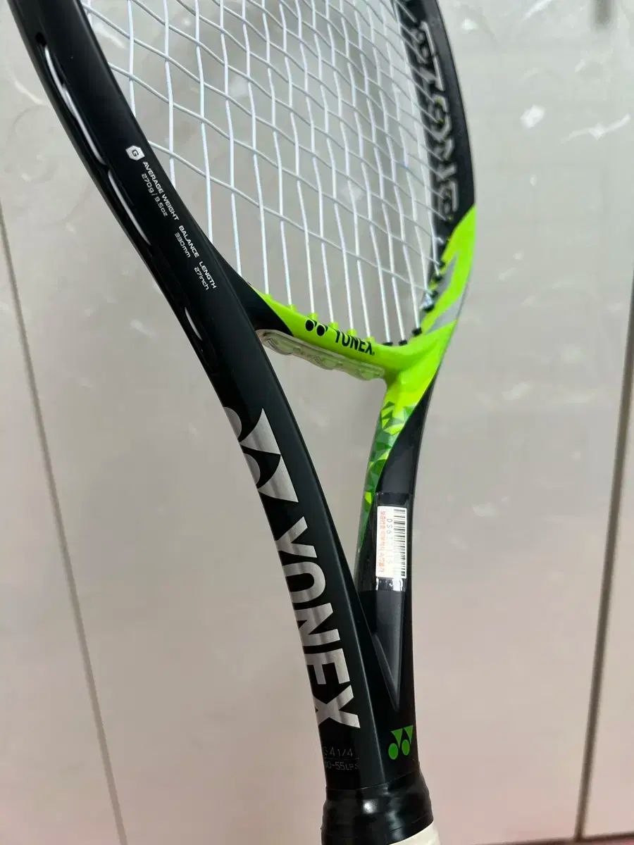 YONEX