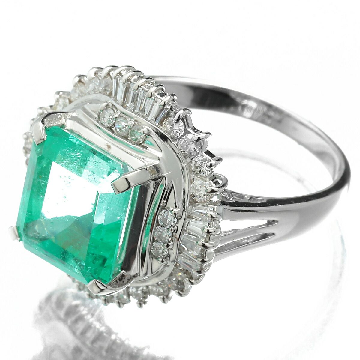 取り巻きデザインリング 指輪 エメラルド 3.76ct ダイヤモンド 0.6ct 