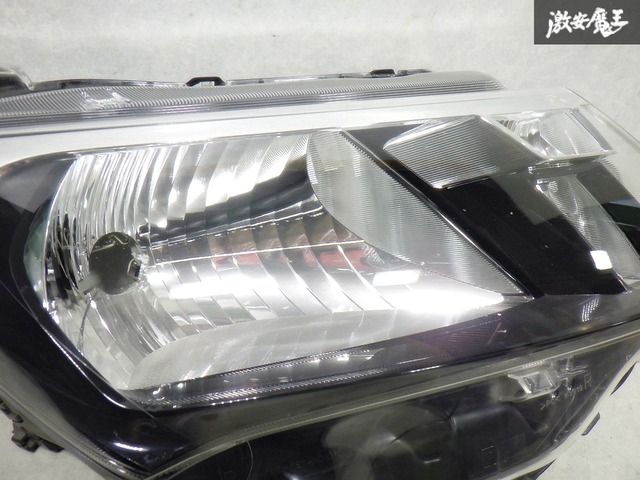 純正トヨタ M900A ルーミー 左右ヘッドライト STANLEY W3919 純正トヨタ M900A ルーミー 左右ヘッドライト STANLEY W3919