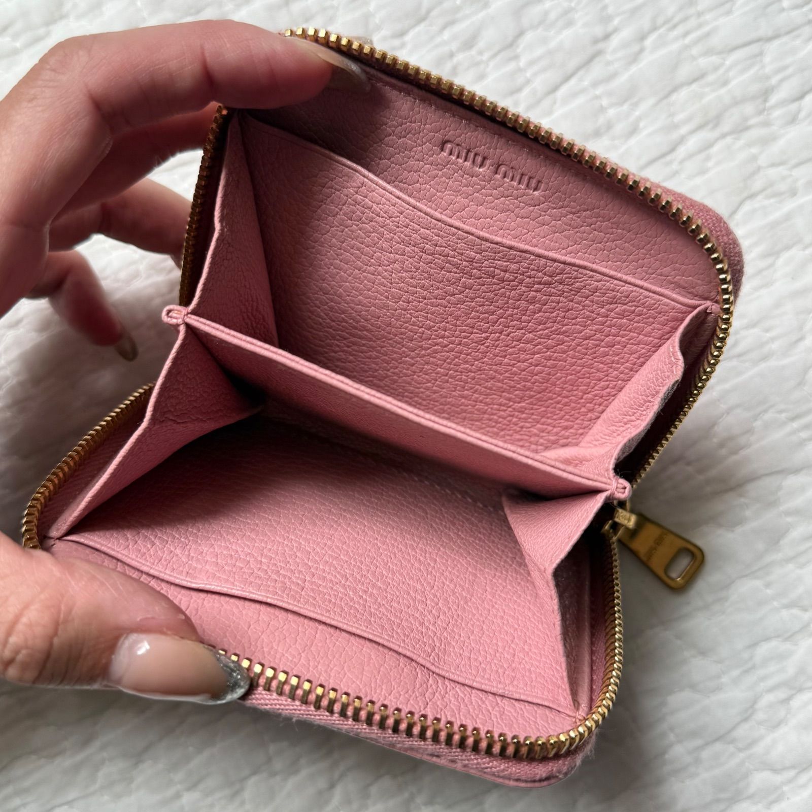 最安値級価格 MIU MIU ミュウミュウ マドラスレザー ラウンドファスナー 小物