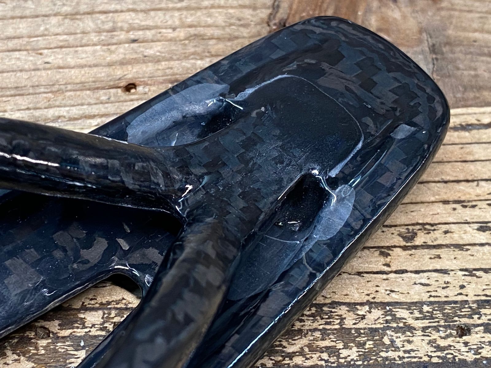 【新品未使用】さえら 刺繍入りホワイト　ナイロンエプロン 手刺繍エプロン