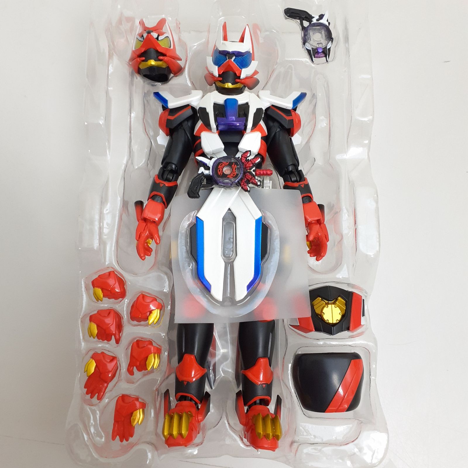 S.H.フィギュアーツ　仮面ライダーギーツ　レーザーブースト Amazon.co.jp: [バンダイ] S.H.Figuarts 仮面ライダーギーツ