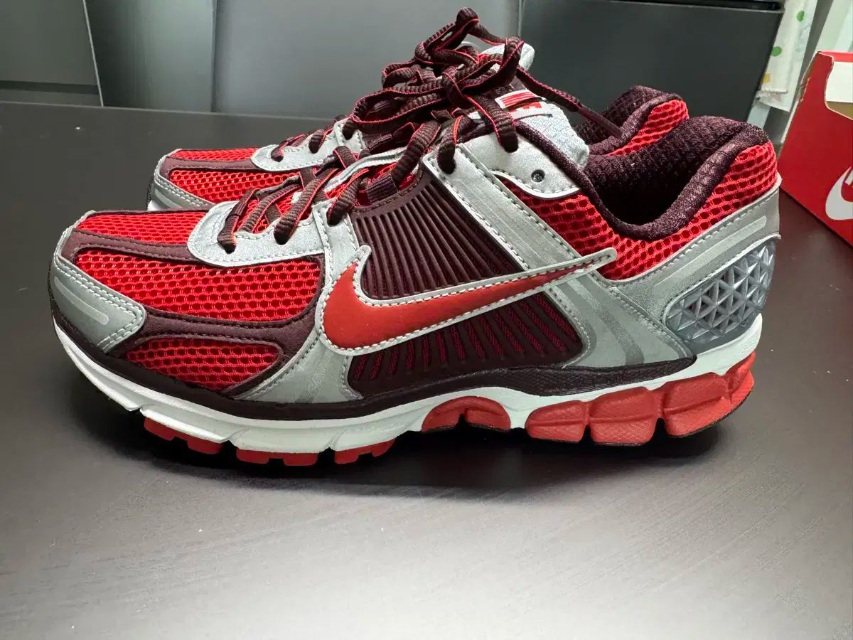 NIKE ナイキ ズーム ボメロ 5 FN7778 ー 600