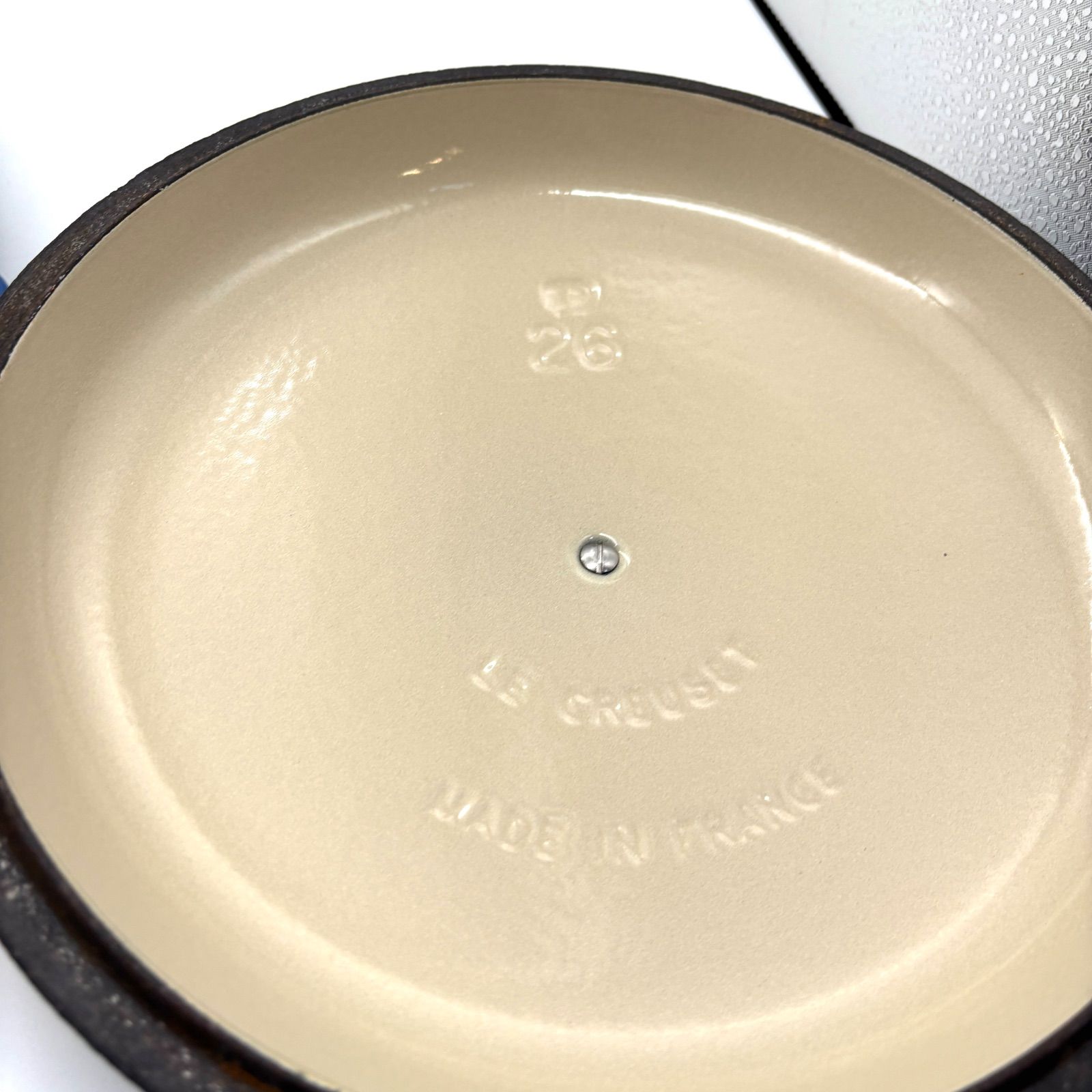 ル・クルーゼ　両手平鍋２６cm LE CREUSET ル・クルーゼ 両手平鍋 蓋つき26cm ネイビー - メルカリ