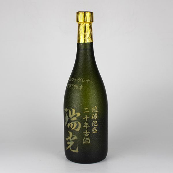 新品】芋焼酎・黒糖焼酎 かぶと 光輝燦然 なかむら 弥生 4本 新品】芋焼酎・黒糖焼酎 かぶと 光輝燦然 なかむら 弥生 4本