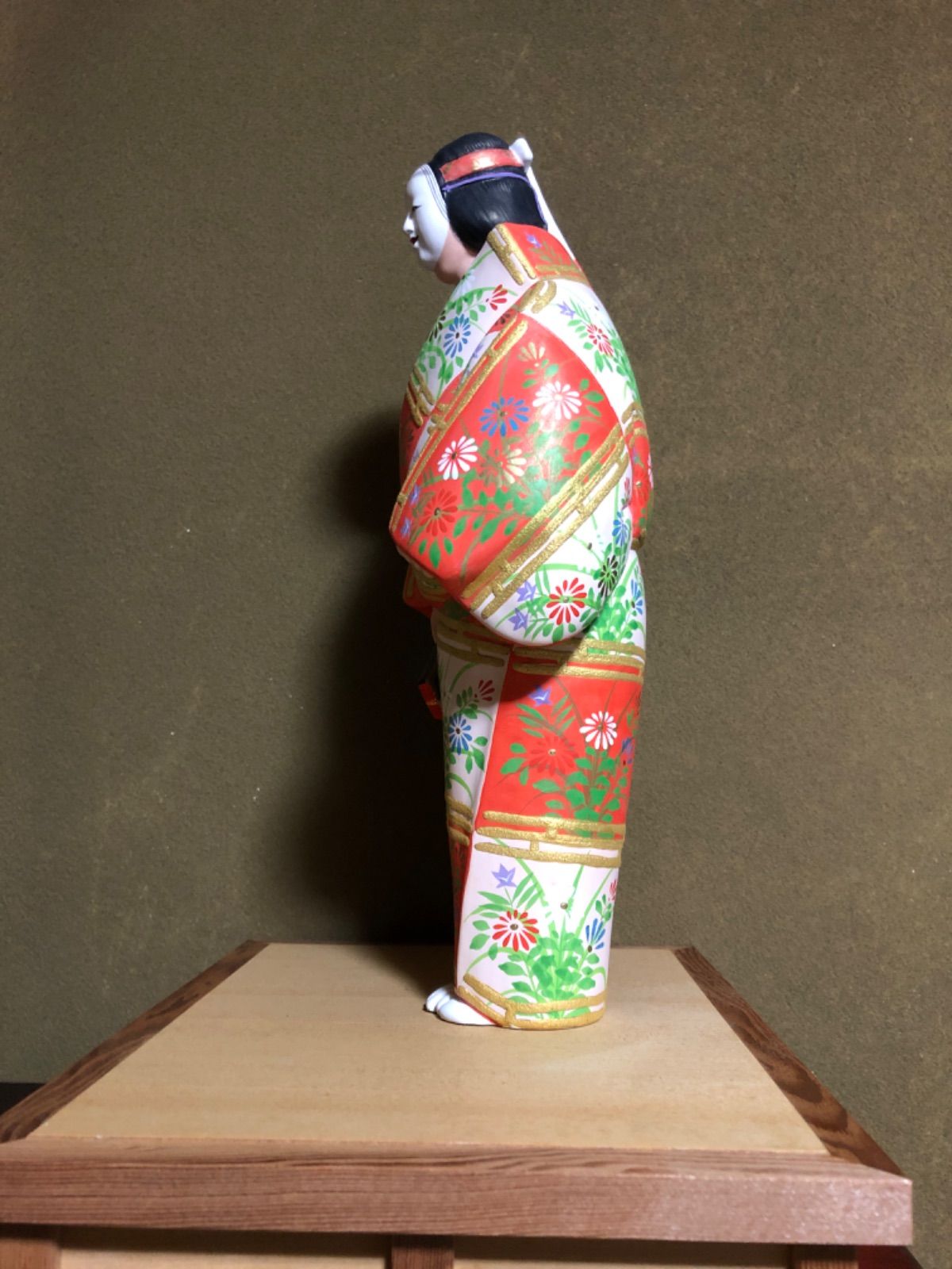 美品 【伝統工芸士 白石一敏作】博多人形『熊野 舞』 ガラスケース付き 美品 【伝統工芸士 白石一敏作】博多人形『熊野 舞』 ガラス