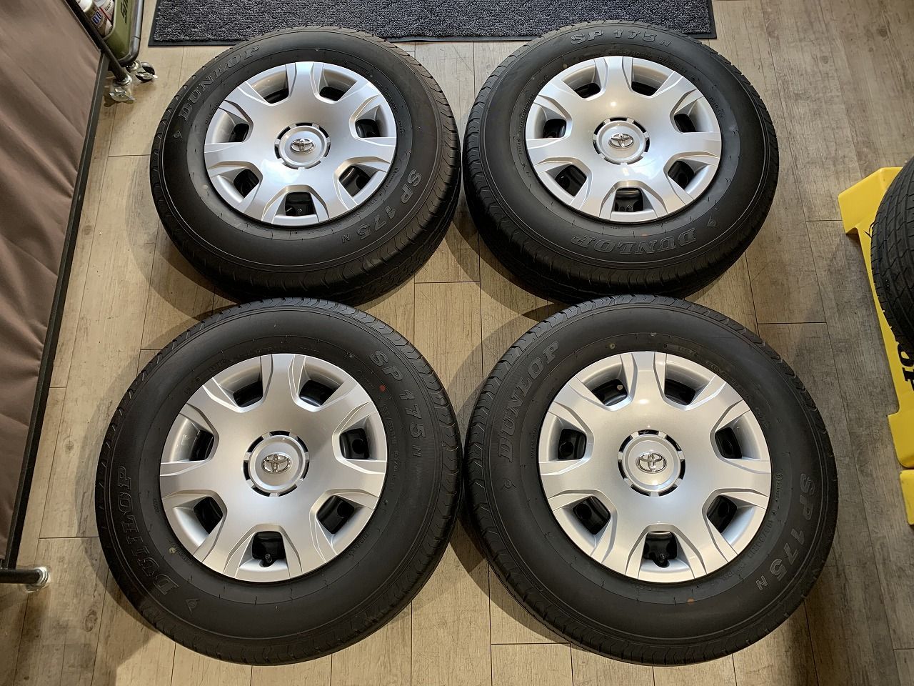2509033 トヨタ 200系 ハイエース 純正 スチールホイール 15インチ 6J PCD139.7 6H DUNLOP SP175n 195|80R15 2014年 8.3mm