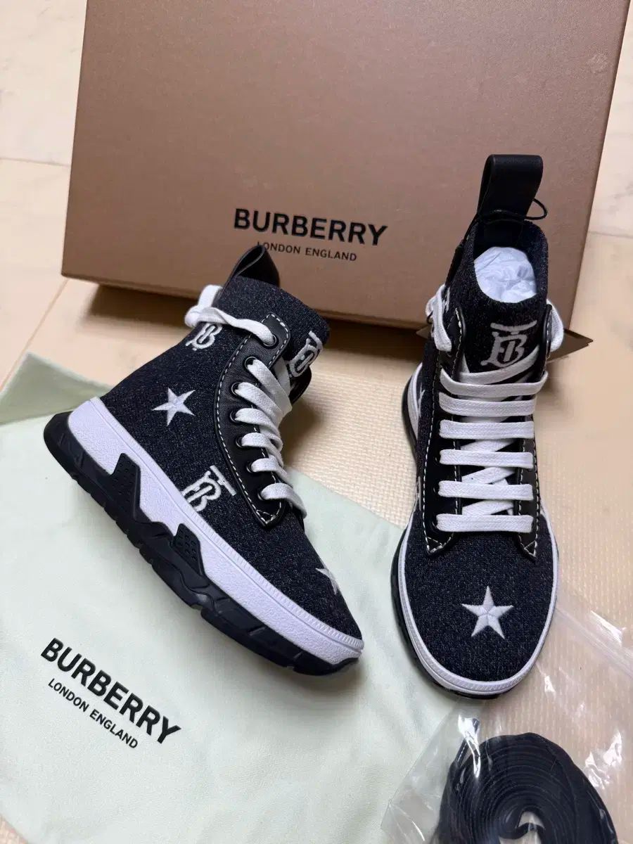 Burberry Kids(バーバリーキッズ) デニム 靴下 スニーカー 27
