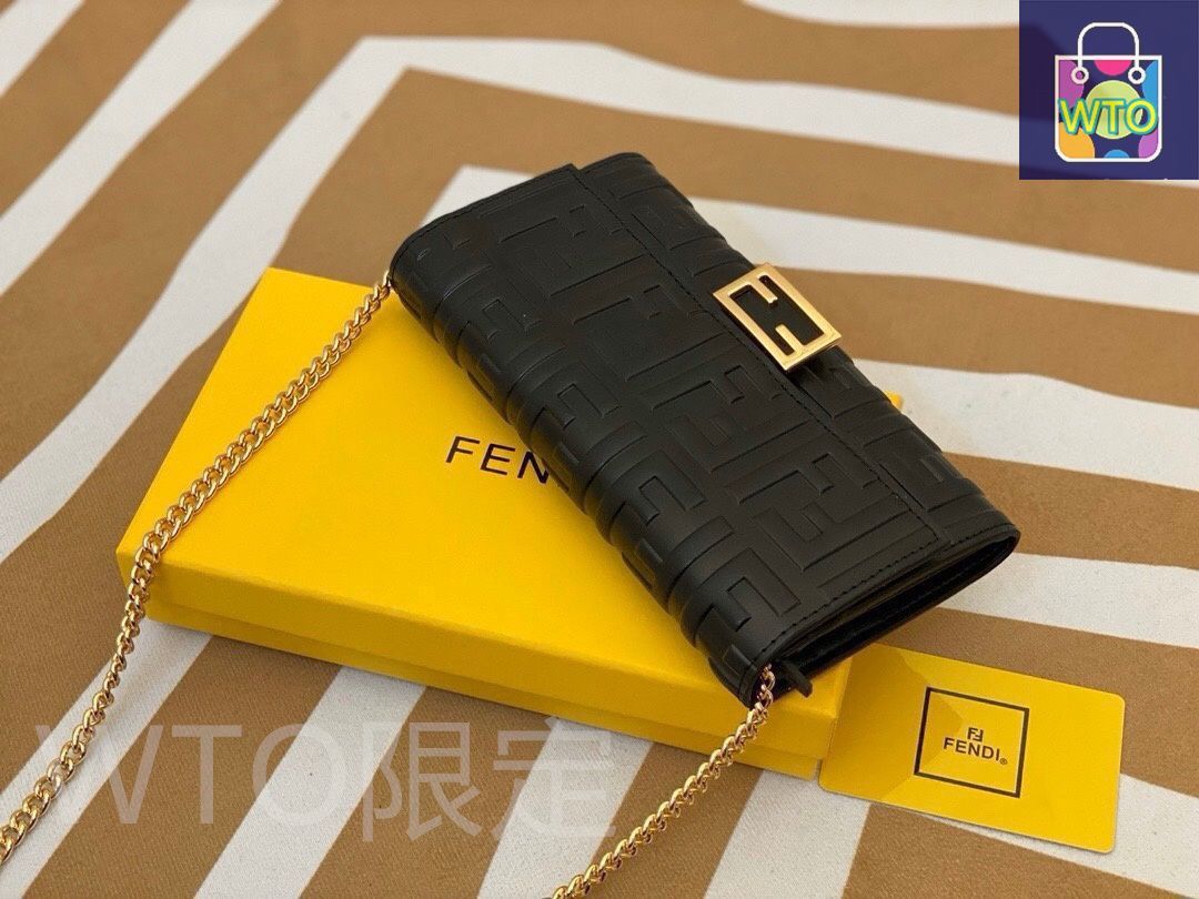 美品 定価11万2000円 FENDI FFロゴ 長財布 箱なし