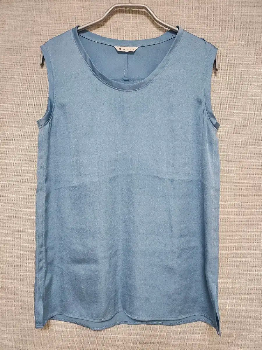 itMICHAA イッミシャ 青 ノースリーブカットソー
