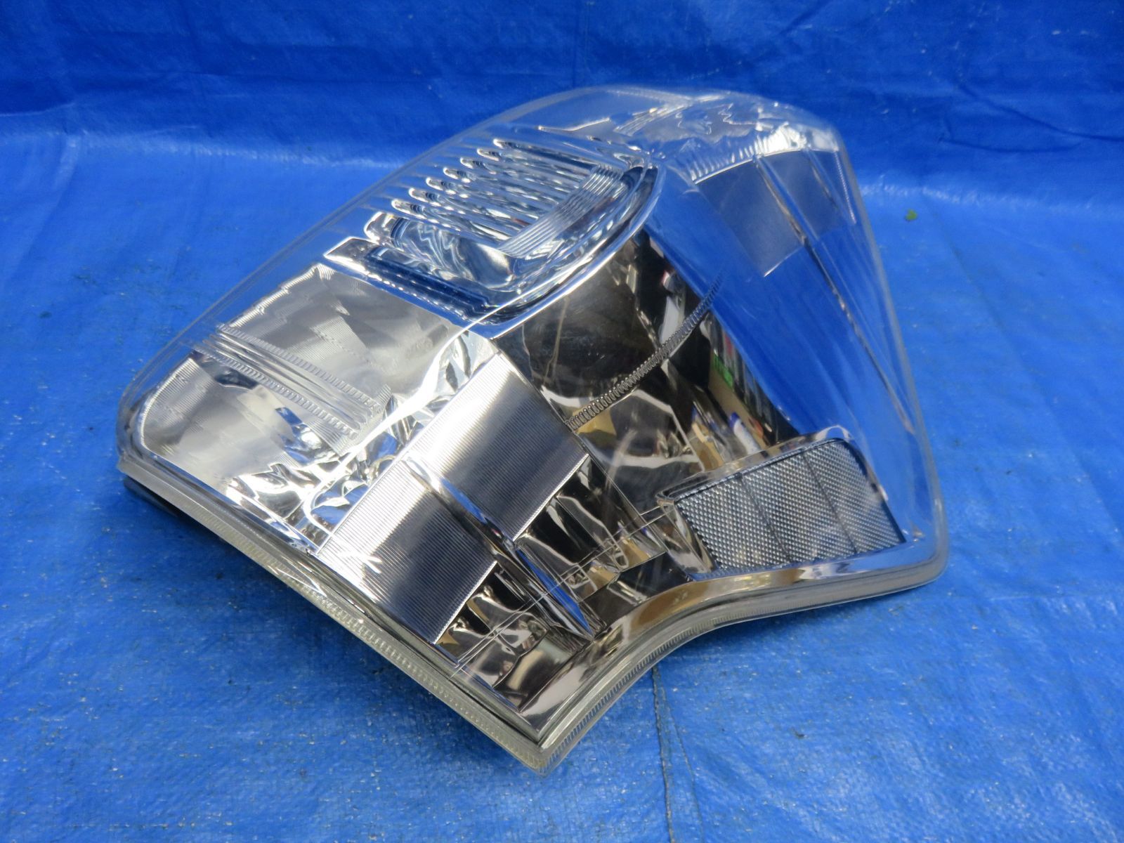 プリウスα後期トヨタ純正テールランプ　⭐︎更に値下げ⭐︎52000円⇨45000円 トヨタ プリウスα テールランプ 右｜Yahoo!フリマ（旧PayPayフリマ）