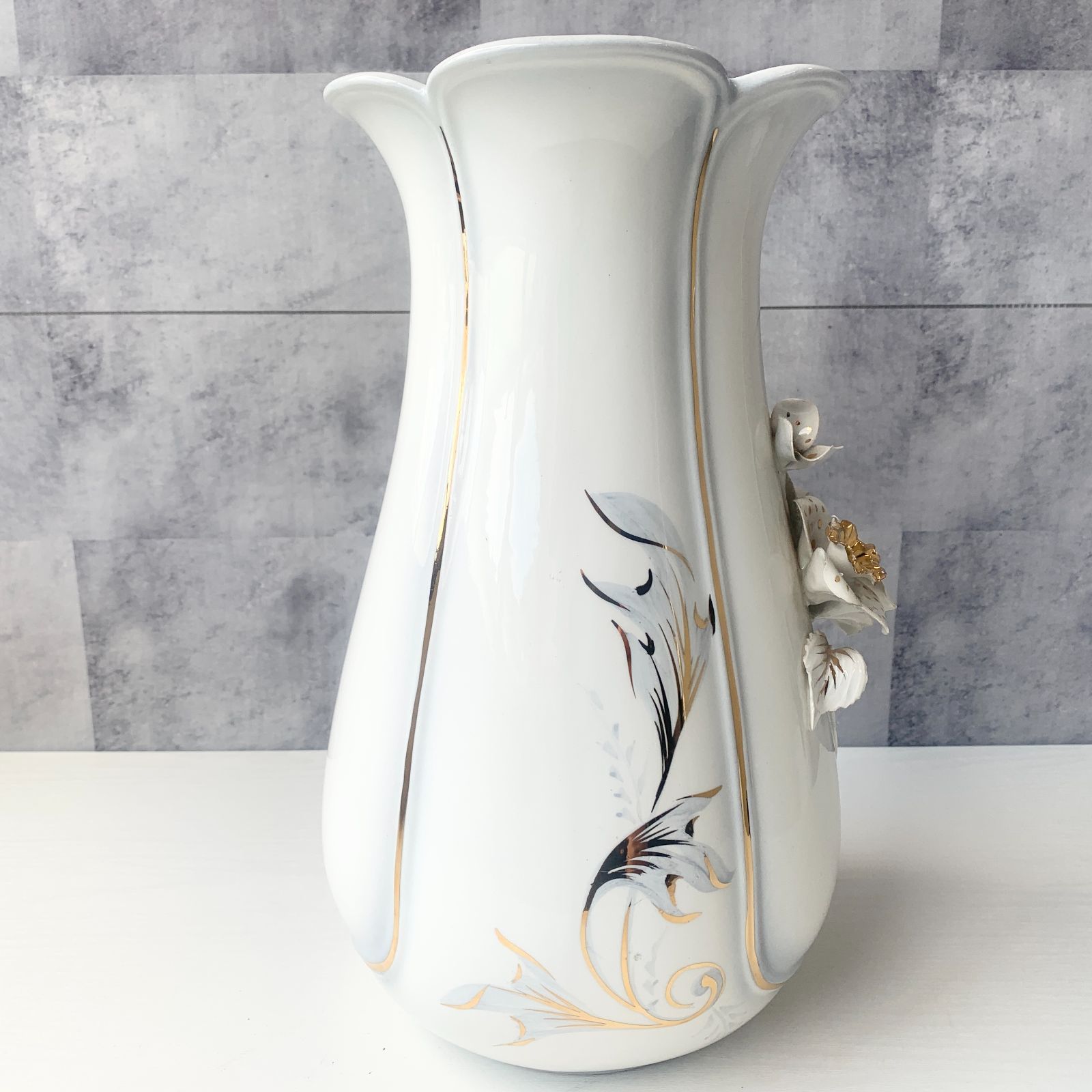 花細工 花瓶 フラワーベース 金属細工? 立体 花びら 白 ホワイト 洋風 シャビーシック インテリア オブジェ おしゃれ リビング