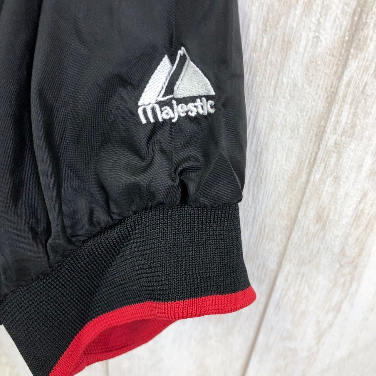 Majestic　マジェスティック　シンシナティ・レッズ　ナイロンジャケット Majestic マジェスティック MLB シンシナティ レッズ REDS 刺繍ロゴ