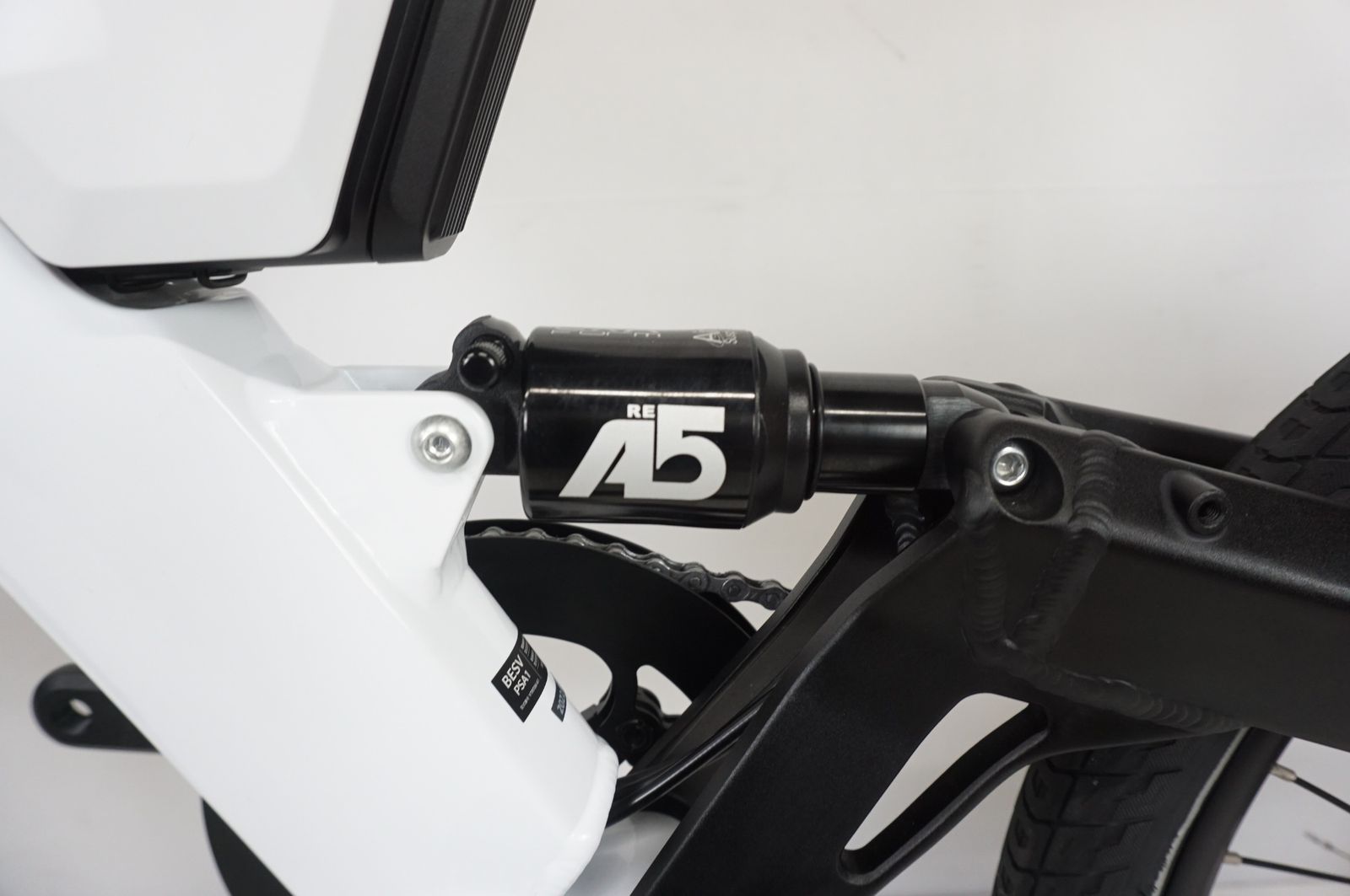 BESV ベスビー PSA1 電動アシスト自転車 白ユニセックス BESV