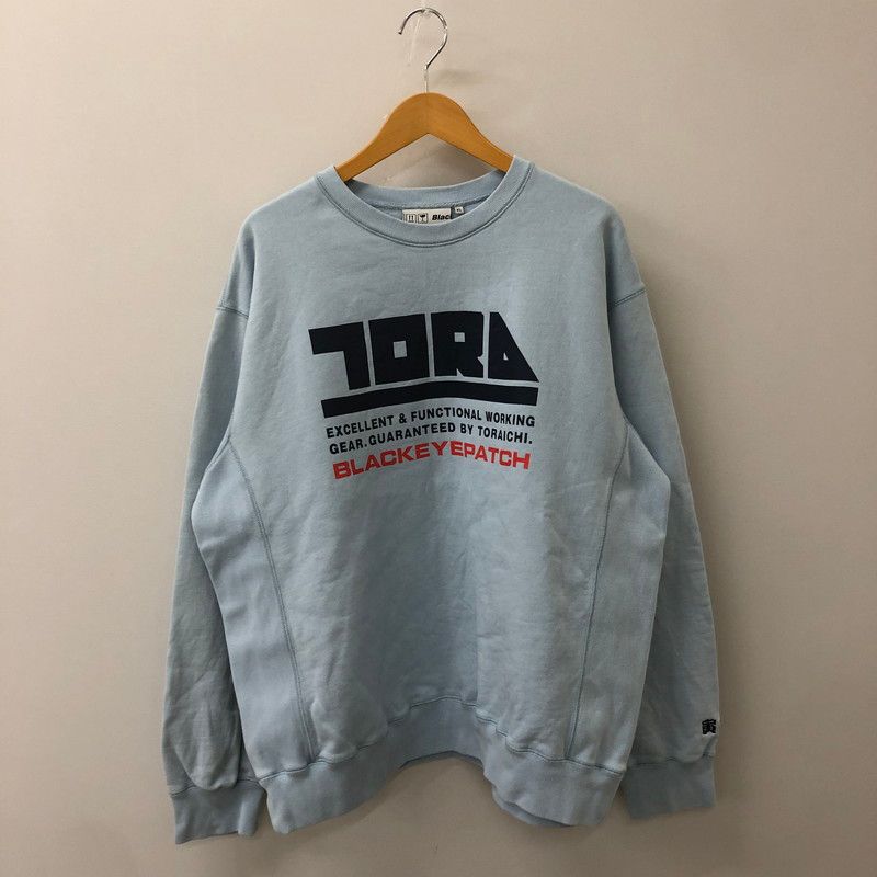 品 THE BLACK EYE PATCH ザ ブラックアイパッチ × 寅壱 トライチ 別注 コラボ TORAICHI CREWSWEAT 1810-627 トライチ クルースウェット トップス トレーナー 142-250426-kk-16-tei