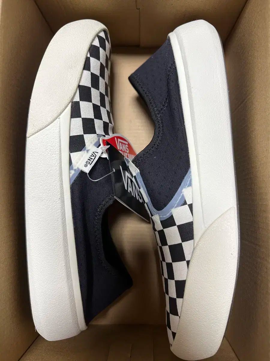 (先着順) VANS(バンズ) コンフィクッシュワン 黒 295 未使用 新品